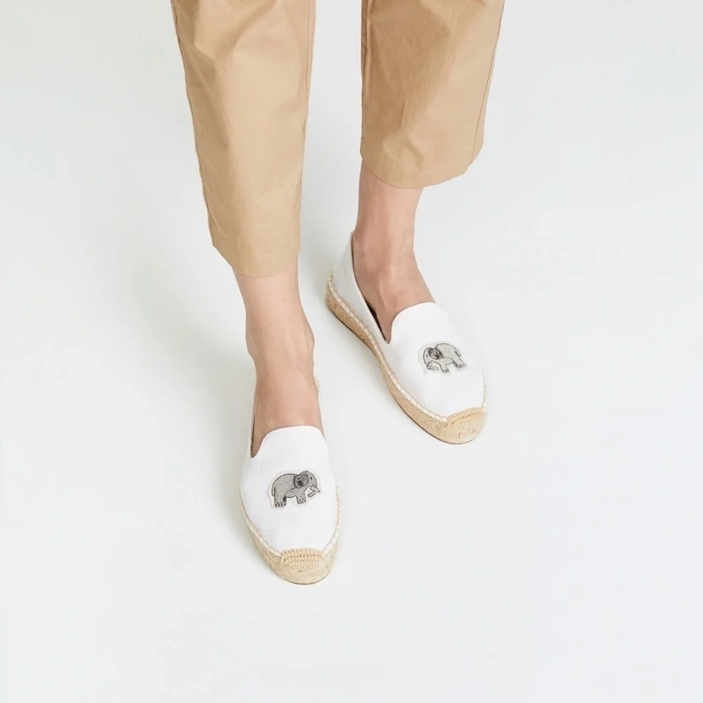 SOLUDOS Elephant Beaded Smoking Slipper in White Size 6